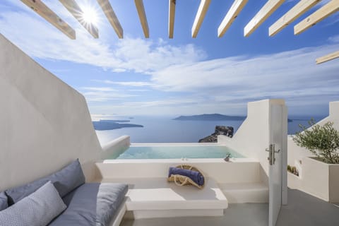 Executive Honeymoon Suite, Hot Tub, Caldera & Sea View | In-room safe, iron/ironing board, bed sheets