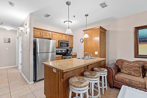 Condo, Balcony | Private kitchen | Coffee/tea maker, toaster
