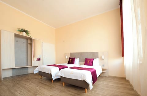 Twin Room | Desk, soundproofing, free WiFi, bed sheets