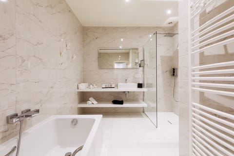 Comfort Room, 2 Queen Beds, No Sea View | Bathroom | Free toiletries, hair dryer, bathrobes, slippers