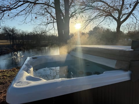 Cottage, 4 Bedrooms | Outdoor spa tub