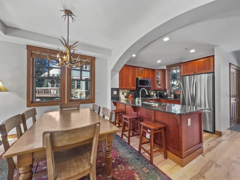 Townhome, 4 Bedrooms | Private kitchen | Fridge, oven, coffee/tea maker, toaster