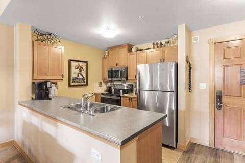 Condo, 2 Bedrooms | Private kitchen | Fridge, oven, coffee/tea maker, toaster