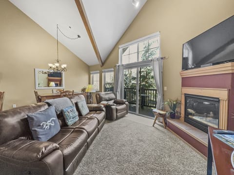 Condo, 1 Bedroom | Living area