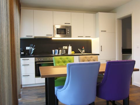 House | Private kitchen | Electric kettle, toaster, highchair