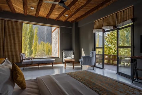 Executive Studio Suite | In-room safe, WiFi (free), bed sheets