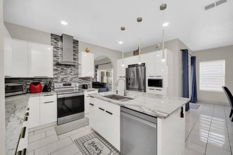 Villa, 4 Bedrooms | Private kitchen