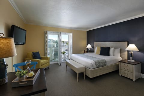 Premium bedding, in-room safe, desk, iron/ironing board