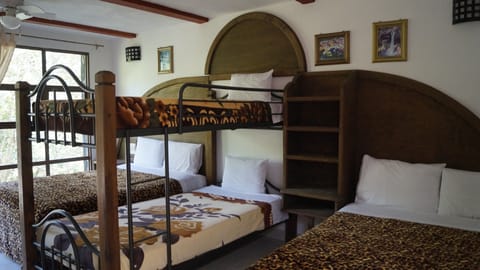 Comfort Room | Iron/ironing board, free WiFi, bed sheets