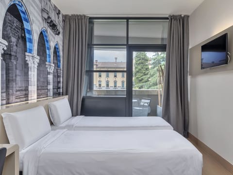 In-room safe, desk, iron/ironing board, free WiFi