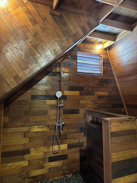 Deluxe Villa, Pool View | Bathroom | Shower, rainfall showerhead, free toiletries, hair dryer