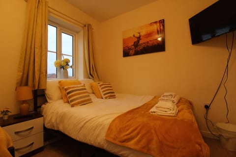 Triple Room, Patio | Iron/ironing board, bed sheets