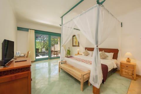 Gallery Room, 1 Bedroom, Private Pool, Garden View | Desk, free WiFi, bed sheets