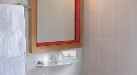 Shower, free toiletries, hair dryer, bidet