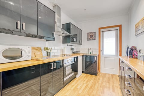 Apartment, 2 Bedrooms, Smoking, Balcony | Interior