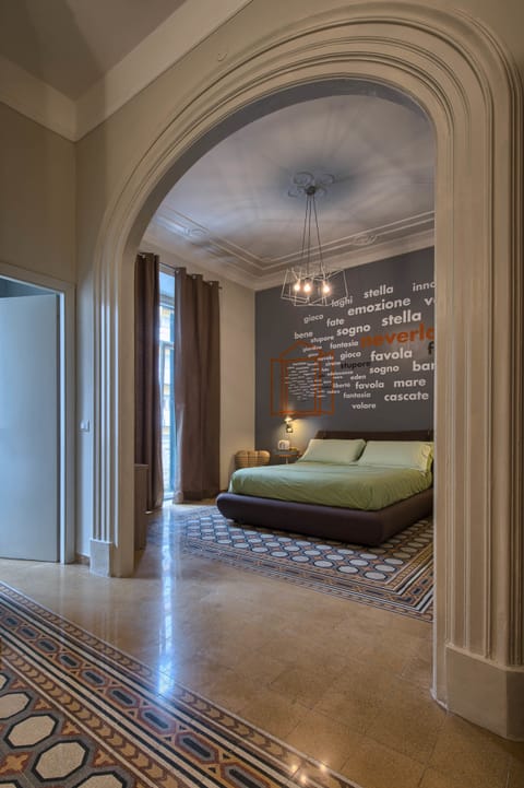 Suite | Premium bedding, down comforters, in-room safe, desk