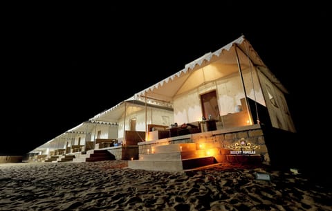 Luxury Tent | Desert view