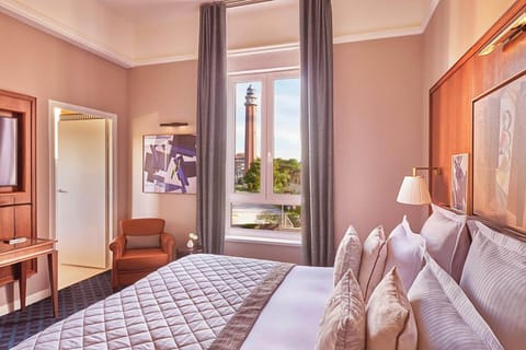 Minibar, in-room safe, desk, soundproofing