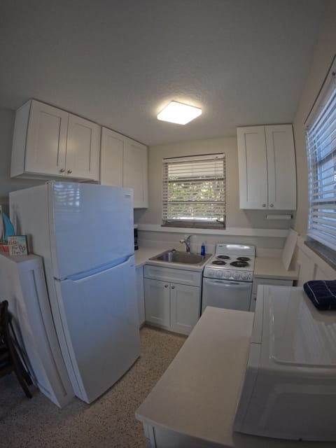 Comfort Studio | Private kitchen | Full-size fridge, microwave, oven, stovetop