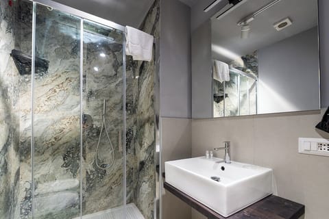 Deluxe Double Room, Partial Sea View | Bathroom | Shower, hair dryer, towels, soap