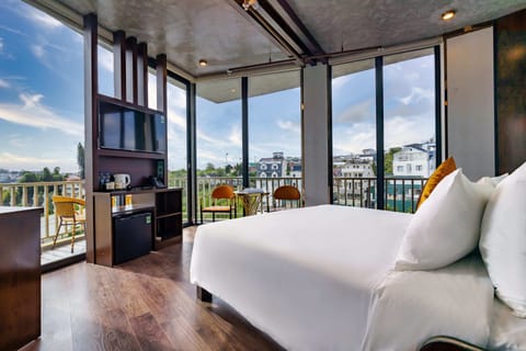 Luxury Double Room, Garden View | Premium bedding, free minibar items, individually decorated