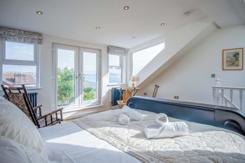 4 bedrooms, free WiFi, bed sheets