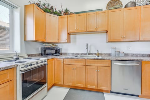 House (2 Bedrooms) | Interior