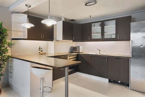 Apartment, 3 Bedrooms, City View | Private kitchen | Electric kettle
