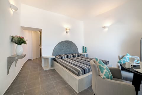 Superior Suite | 1 bedroom, in-room safe, soundproofing, iron/ironing board