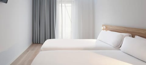 Double or Twin Room | Desk, laptop workspace, free WiFi