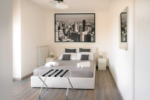 Desk, soundproofing, free WiFi