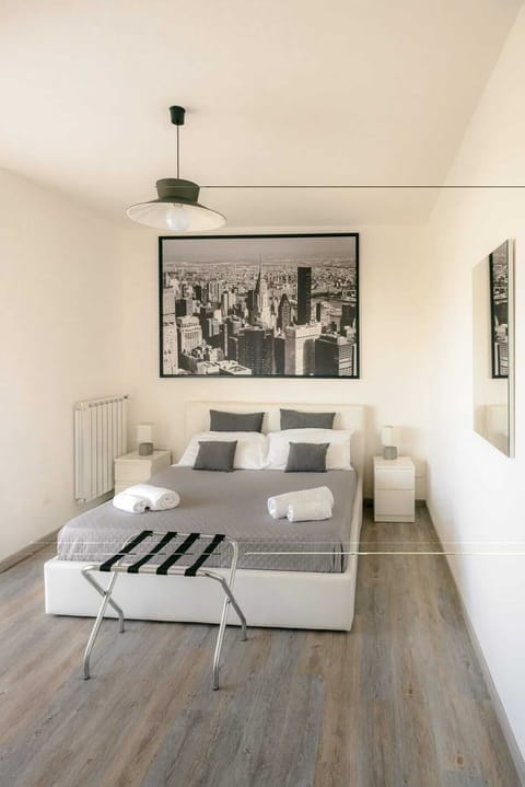 Basic Room | Desk, soundproofing, free WiFi