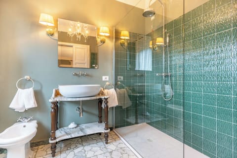 Superior Double or Twin Room, Mountain View | Bathroom | Shower, hair dryer, soap, shampoo