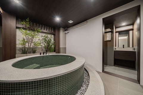 KUROISH | Private spa tub