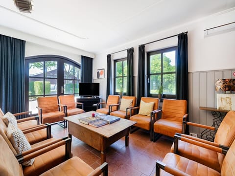 Classic House, Multiple Bedrooms | Living room | DVD player