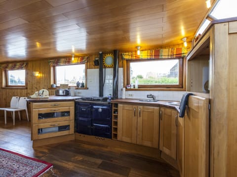 Classic Mobile Home, 5 Bedrooms | Private kitchen | Microwave, oven, highchair