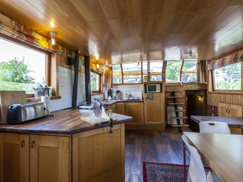 Classic Mobile Home, 5 Bedrooms | Private kitchen | Microwave, oven, highchair