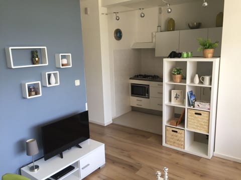 Fridge, microwave, coffee/tea maker, electric kettle