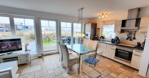 Classic House, 4 Bedrooms | Private kitchen | Fridge, microwave, oven, dishwasher