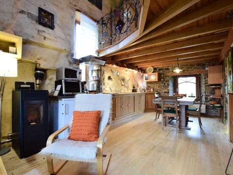 Classic House, 1 Bedroom | Private kitchen | Fridge, microwave, oven, coffee/tea maker