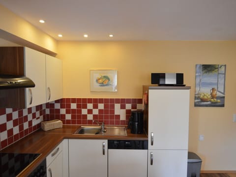 Fridge, microwave, oven, coffee/tea maker