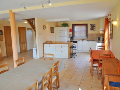 Classic House, 5 Bedrooms | Dining