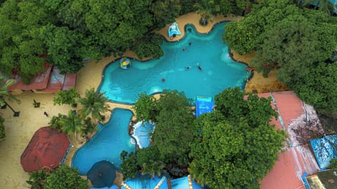 2 indoor pools