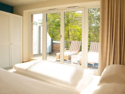 4 bedrooms, individually furnished, bed sheets