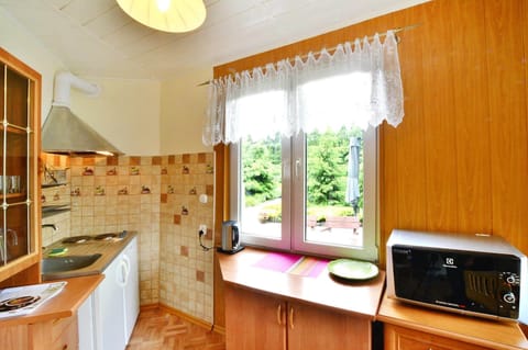 Comfort House, 3 Bedrooms | Private kitchen | Fridge, microwave, coffee/tea maker, electric kettle