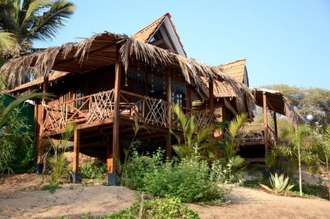 Classic Cabin, 1 Queen Bed, Garden View, Beachside | Property grounds