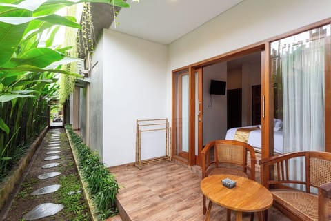 Superior Double Room | Minibar, in-room safe, desk, laptop workspace