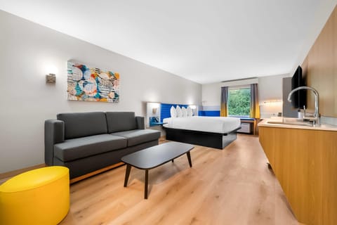 Suite, 1 King Bed, Non Smoking | Premium bedding, pillowtop beds, in-room safe, individually decorated