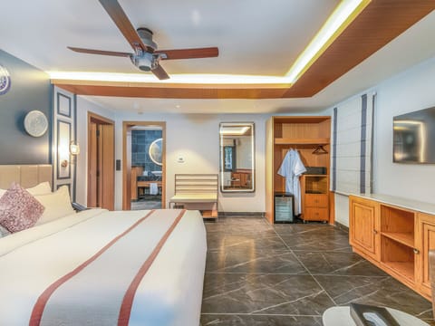 Separate tub and shower, jetted tub, free toiletries, hair dryer