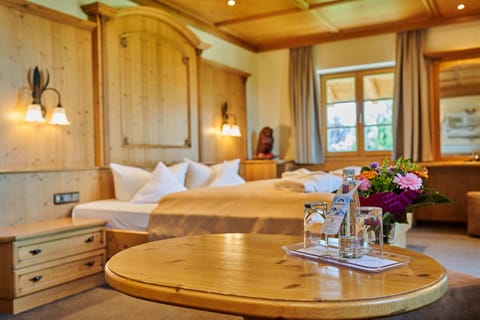 Junior Suite King Ludwig | In-room safe, desk, laptop workspace, free WiFi